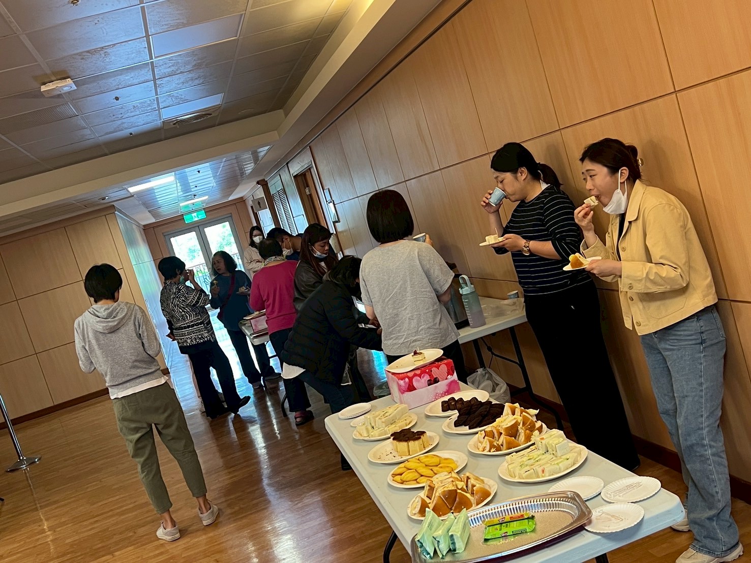 課間休憩，點心補充能量